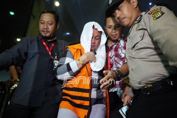 KPK Perpanjang Masa Penahanan Bupati Penjual Jabatan - JPNN.COM
