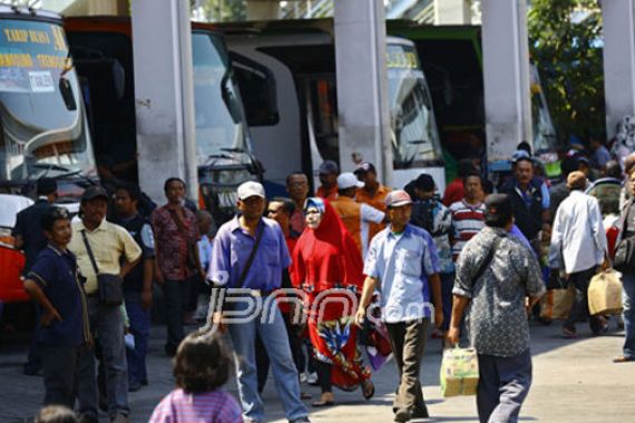 Inspeksi Pool Bus, 1 Sopir Dilarang Berangkat Karena... - JPNN.COM