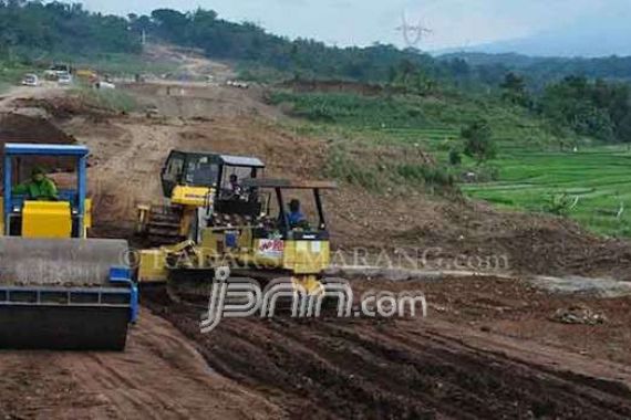 Kuburan Mantan Bupati Tergusur Proyek Tol - JPNN.COM