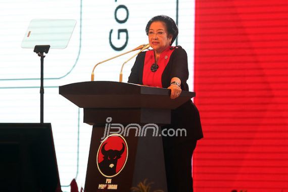 Megawati Ingatkan Kader Tak Jadi Bagian Penindas Rakyat - JPNN.COM