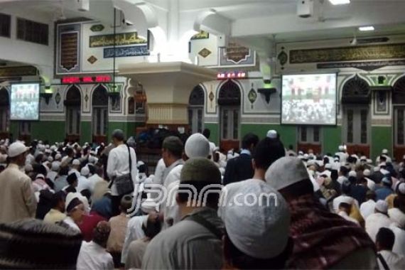 Politisi dan Tokoh Agama Salat Subuh Bareng di TAPI 7 - JPNN.COM