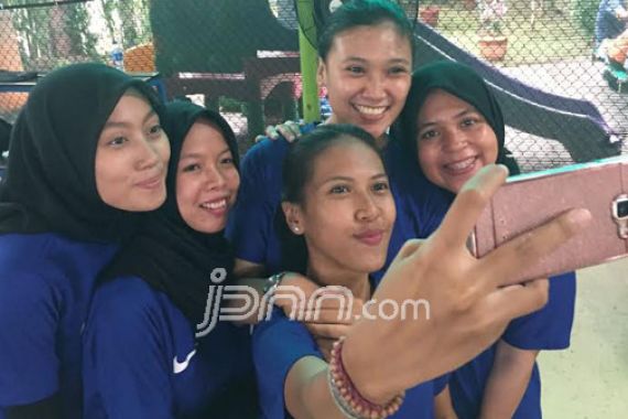 Anda Sering Selfie? Awas Cedera Sikut! - JPNN.COM