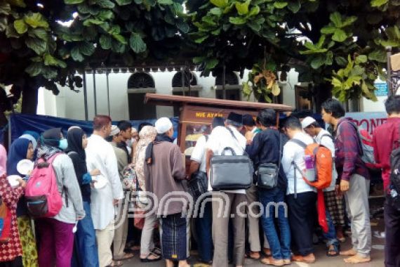 Jemaah TAPI 7 Nikmati Bakso Gratis Usai Acara - JPNN.COM