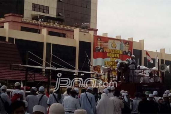 GNPF MUI : Tidak Ada yang Salat Depan Mabes Polri - JPNN.COM