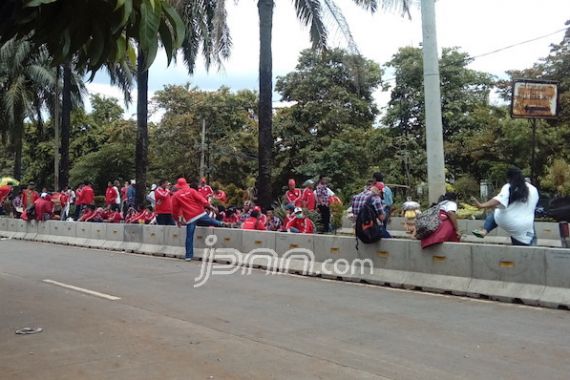 Massa Pendukung Ahok Menari Tortor sebelum Bubar - JPNN.COM