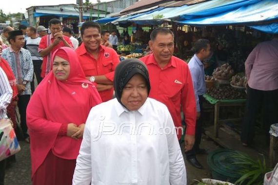 Bu Risma Blusukan di Sinabang agar Aura Bogati Menang - JPNN.COM