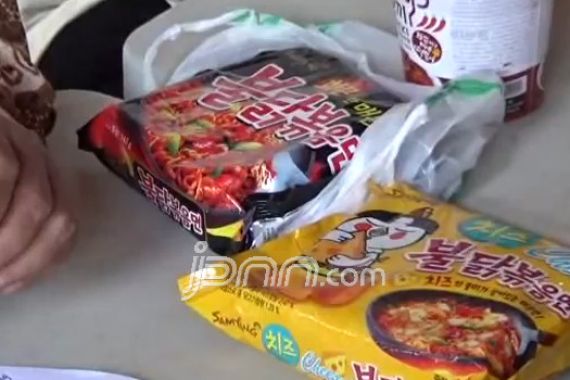 Mi Samyang Mengandung Babi, Menanti Aparat Beraksi - JPNN.COM