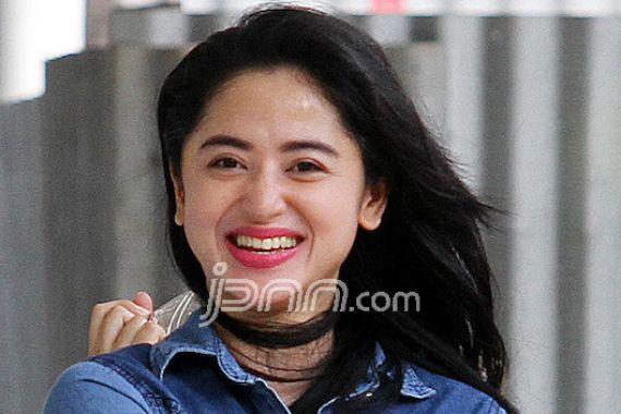 Gandeng Bang Hotman, Dewi Persik Siapkan Somasi untuk RM - JPNN.COM