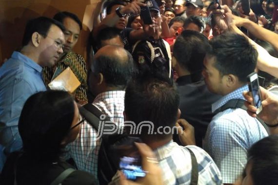 Ahok Jadi Rebutan Penonton Istirahatlah Kata-Kata - JPNN.COM