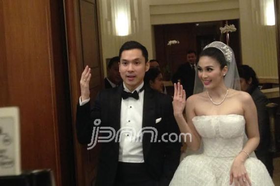 Tenang, Suami Sandra Dewi Sedia Banyak Angpau - JPNN.COM