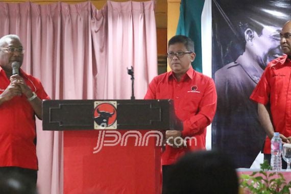 Hasto Ajak Kader PDIP Papua Barat Kompak demi DoaMu - JPNN.COM