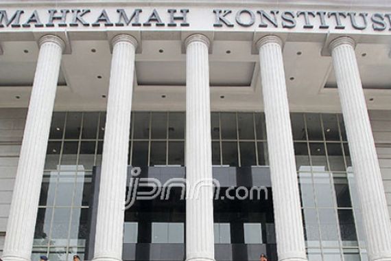 KPK belum Sentuh Hakim MK Selain Patrialis - JPNN.COM