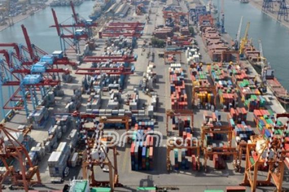 Kemenhub tak Tinggalkan Pelabuhan Kuala Tanjung - JPNN.COM