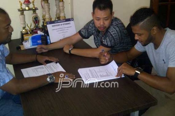 Da Silva Resmi Perpanjang Kontrak Bersama Persegres - JPNN.COM