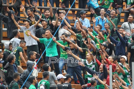 Coach Iwan Ingin Militansi Bonek Menular ke Persebaya - JPNN.COM