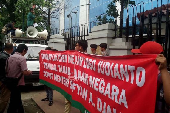 Massa Tuding Pejabat BPN Komersialisasikan Tanah Negara - JPNN.COM