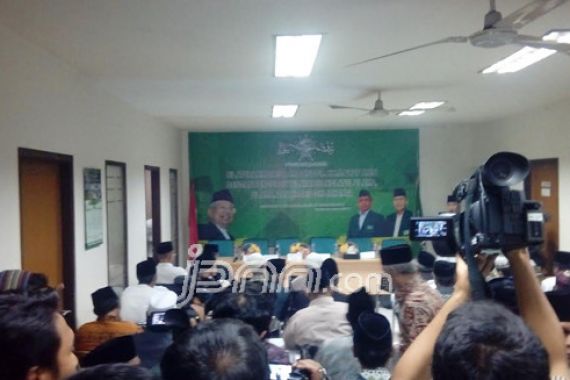 Gemuruh Selawat Sambut Kiai Ma'ruf di PWNU DKI - JPNN.COM