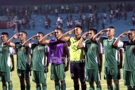 Raih Tiga Poin dari Persela, The Army Naik ke Peringkat Dua - JPNN.COM