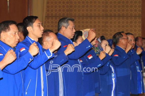 SBY Perintahkan Roy Perkuat Fraksi Demokrat - JPNN.COM