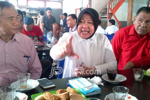 Bu Risma: Ingat Perjuangan Arek-arek Suroboyo... - JPNN.COM