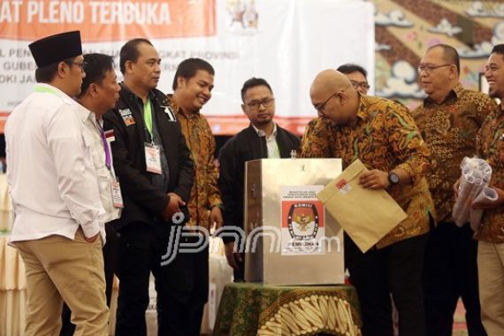 Bawaslu DKI Siap Proses Laporan Tim Anies-Sandi - JPNN.COM