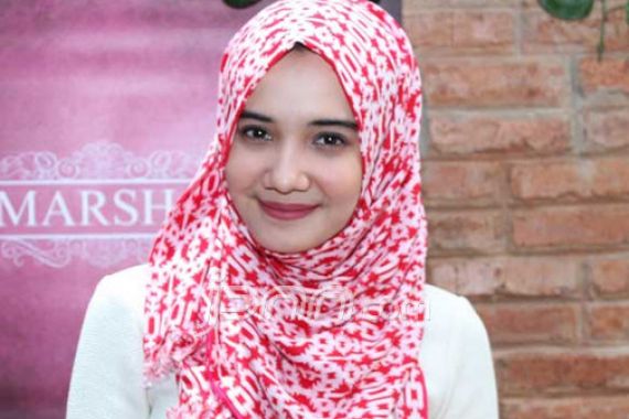 Zaskia Sungkar Tampil Lebih Syar'i - JPNN.COM
