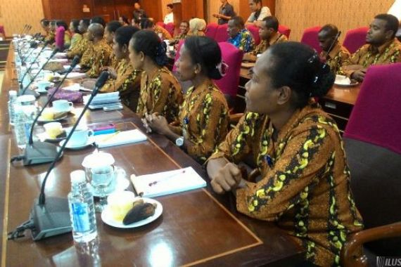 12 Ribu Honorer di Papua tak Kunjung Diangkat, Ada PHK Massal di PT Freeport - JPNN.COM