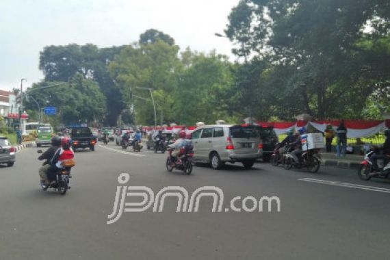 Enam Kendaraan Patwal Kawal Mobil Raja Salman - JPNN.COM