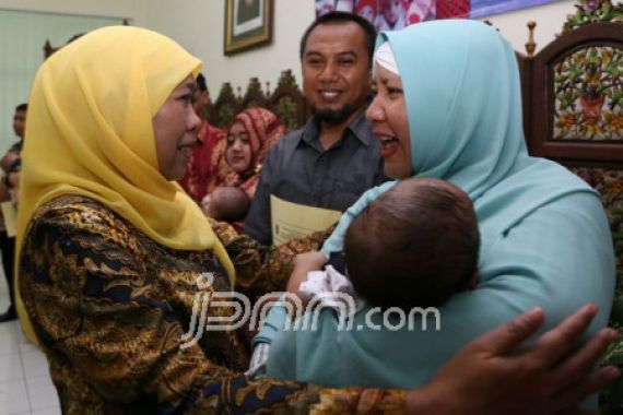 Mensos Tak Kuasa Menahan Tangis di Antara Balita Malang - JPNN.COM