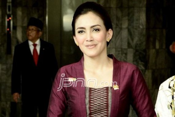 PDIP Ungkap Alasan Krusial Mencopot Rieke Diah Pitaloka dari Baleg - JPNN.COM