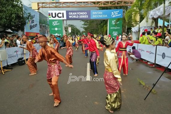 Tandak Lemang Bikin Peserta Tour de Bintan Semangat - JPNN.COM