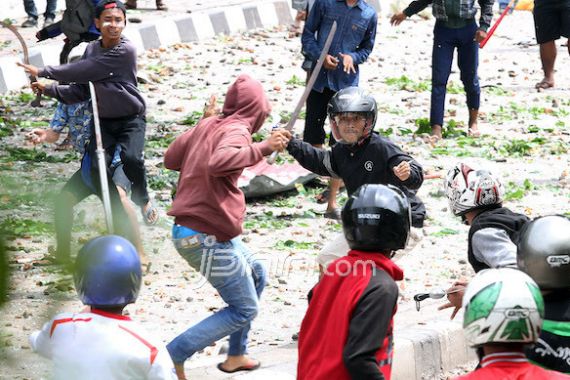 Polisi Amankan 30 Pemuda Terkait Tawuran di Jalan Dewi Sartika - JPNN.COM