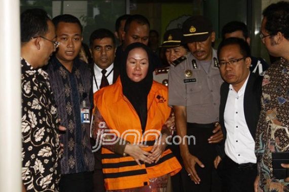 Jaksa: Ratu Atut Perkaya Adiknya dan Sejumlah Pejabat - JPNN.COM