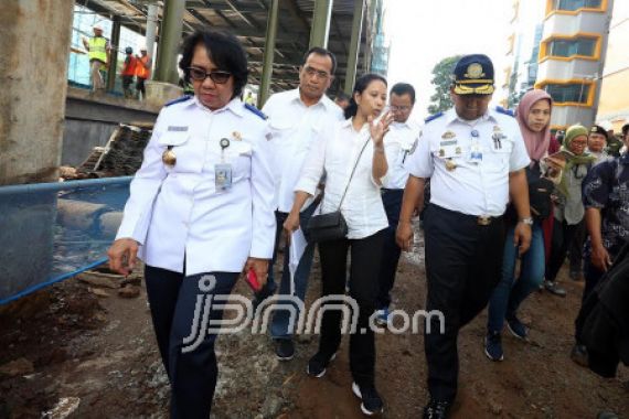 Bu Rini: Milih nggak mau Macet, ya Enak Pakai ini - JPNN.COM