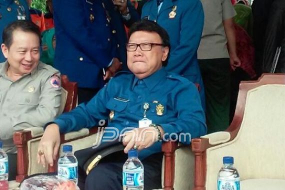 Ketua KPU & Bawaslu Terima Honor, Tjahjo Serahkan DKPP - JPNN.COM