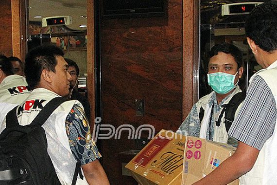 Kasus Bansos Membawa Penyidik KPK ke Rumah Orang Tua Petinggi DPR - JPNN.COM