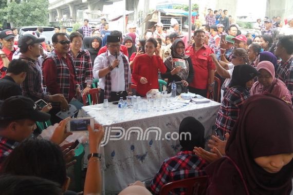 Hasto Terharu Melihat Warga Koja Antusias Dukung Ahok - JPNN.COM