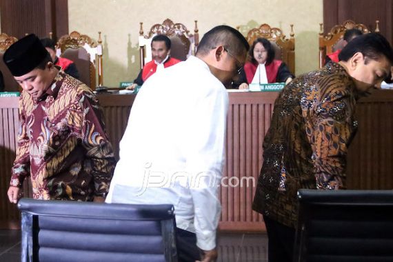 Akom Makan Bersama Terdakwa Kasus e-KTP dan Pak Menteri - JPNN.COM