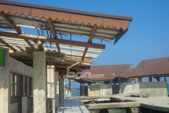 Bangunan Mangkrak di Untung Jawa Ancam Nyawa Wisatawan - JPNN.COM