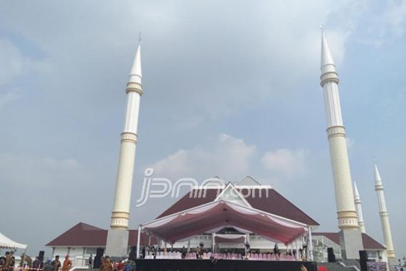 Betapa Megahnya Masjid KH Hasyim Asyari Daan Mogot - JPNN.COM