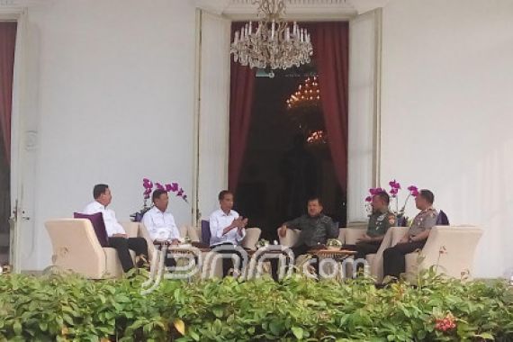 Jelang Pilkada, Jokowi Panggil Empat Jenderal ke Istana - JPNN.COM