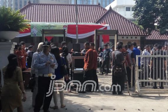 Di TPS Pak Jokowi Ada Hiburan Keroncong - JPNN.COM