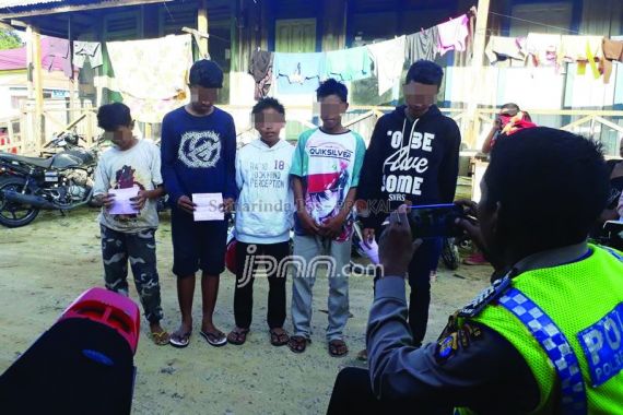 Ya Ampun, Anak di Bawah Umur Nyaris Tabrak Polisi - JPNN.COM