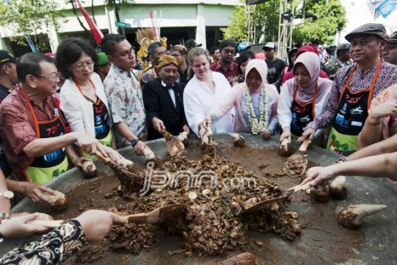 HJKS 724, Negara Sahabat pun Hadiri Festival Rujak Uleg - JPNN.COM