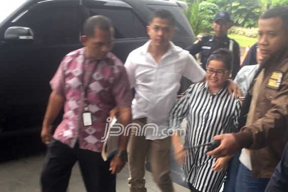 Dioper ke KPK, Miryam Langsung Diperiksa sebagai Tersangka - JPNN.COM