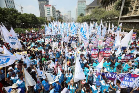 Tak Bisa Mendekat Istana Negara, Buruh: Kami Massa yang Cerdas - JPNN.COM