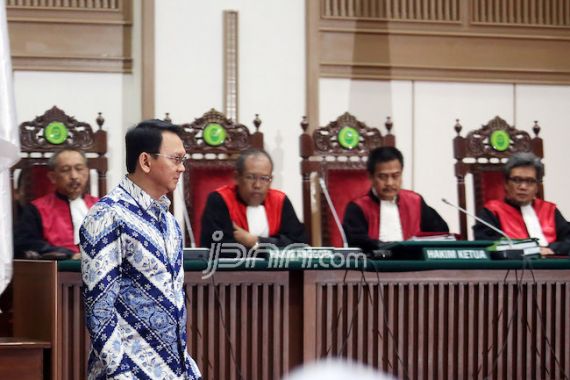 Hakim: Tidak Tepat Terdakwa Dijatuhkan Hukuman Percobaan - JPNN.COM