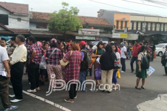 Massa Pro-Ahok Diminta Bubar dari Mako Brimob - JPNN.COM