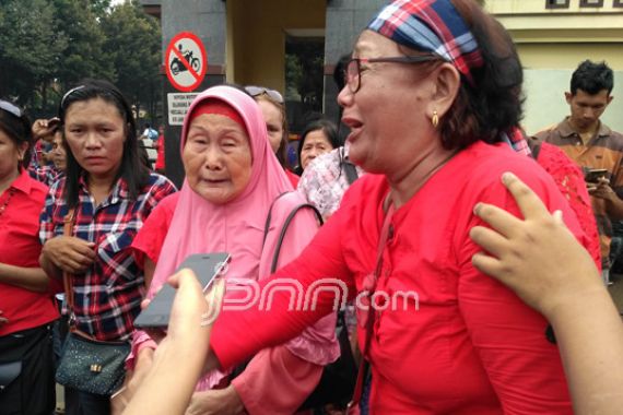 Ahok Sapa Pendukung, Seorang Ibu pun Berteriak Kencang - JPNN.COM