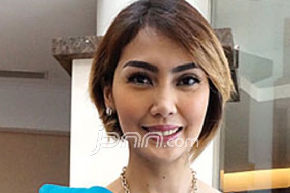 Sambil Menangis, Fenita Arie Mohon Pamit - JPNN.COM